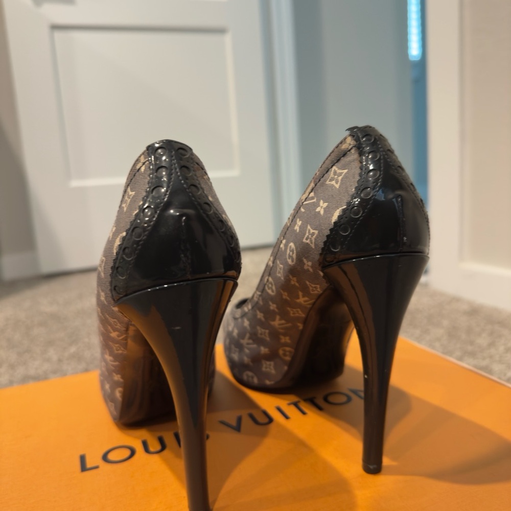 Louis Vuitton Monogram Black and Brown Heels - Picture 4 of 4